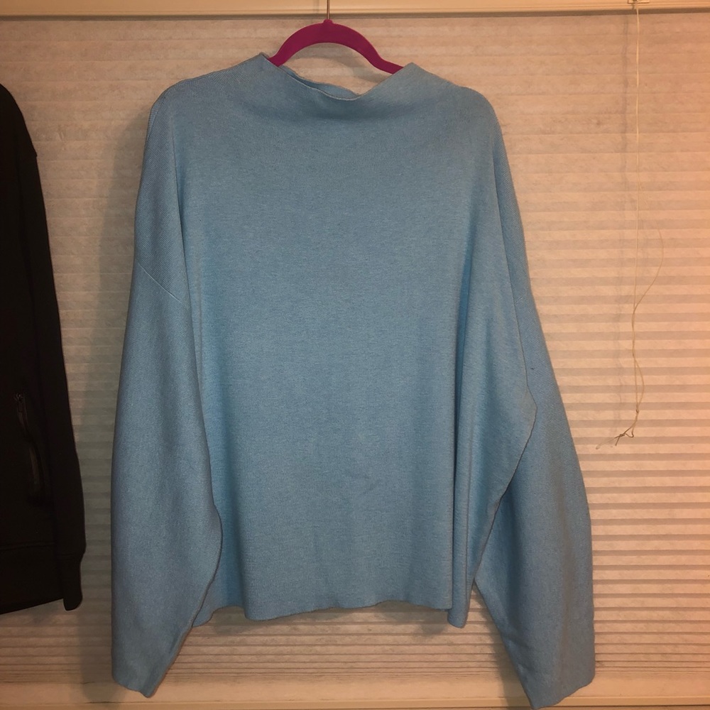 H&M XL baby blue sweatshirt